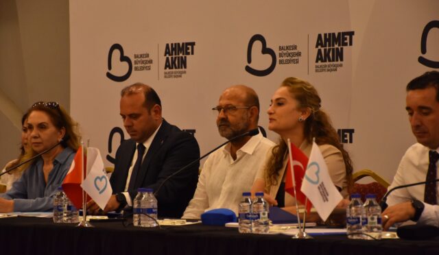 balikesir_buyuksehir_belediyesinden_ayvalikta_muhtarlar_bulusmasi_8