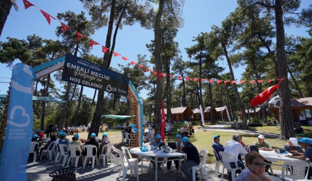 balikesirde_emekliler_buyuksehirin_pikniginde_bulustu_1_custom_custom