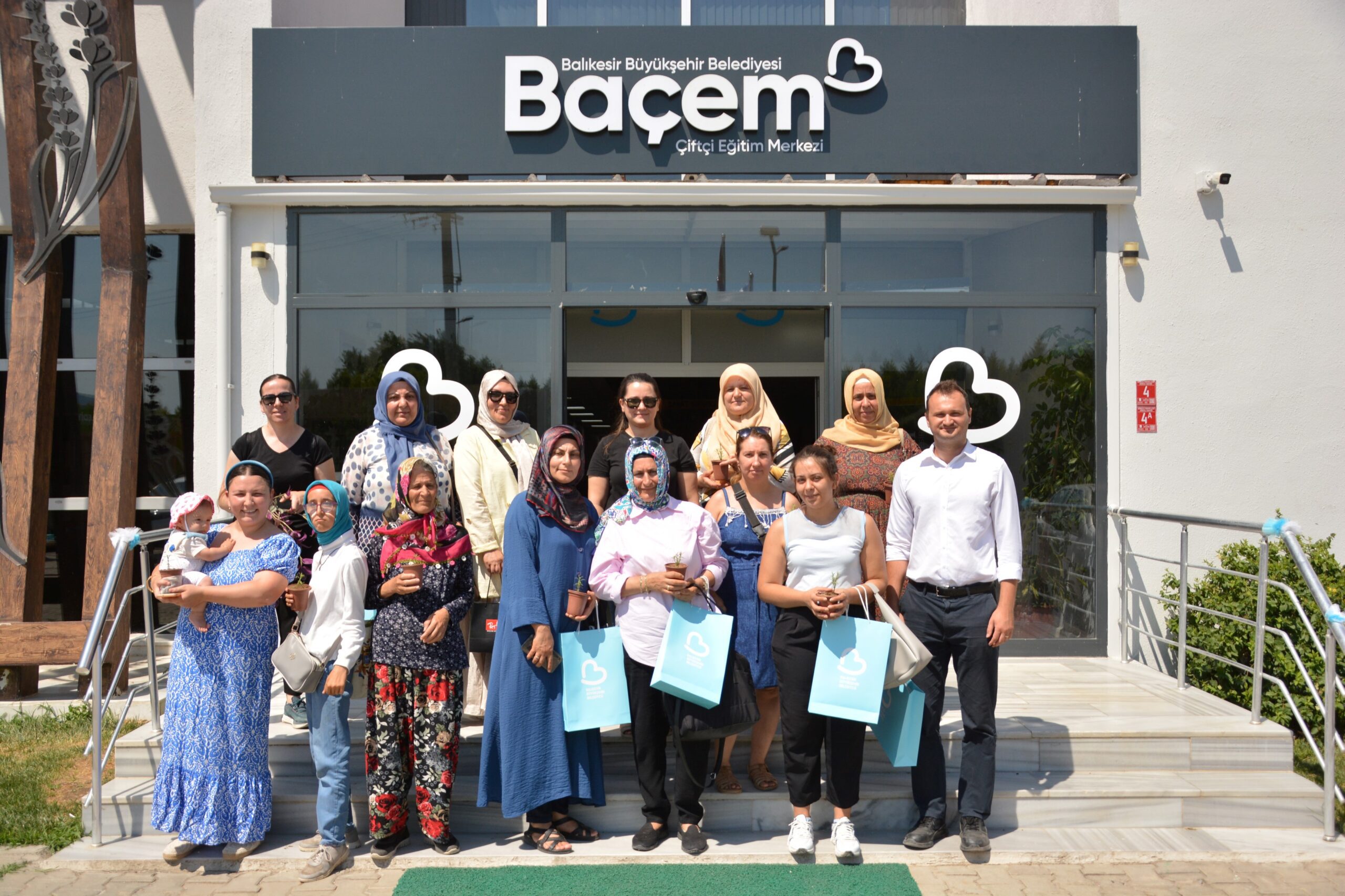 Burhaniye Aile Destek Merkezi Kursiyerlerinden BAÇEM e Anlamlı Ziyaret