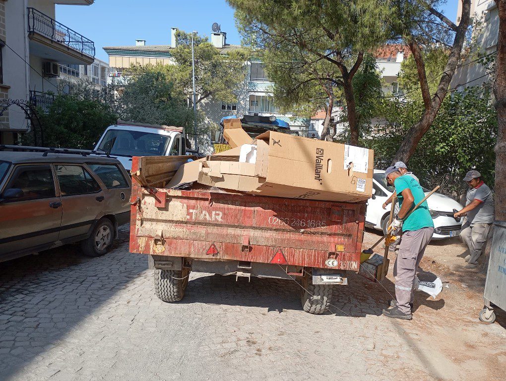 Ayvalık Belediye Başkanı Mesut Ergin; Atmayın; Ayvalık Temiz Kalsın…