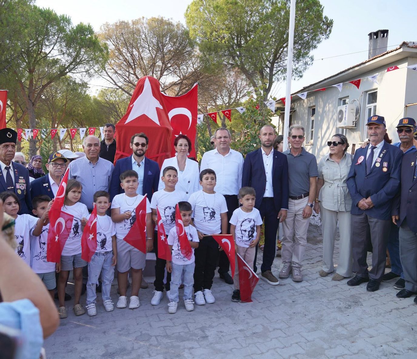 Hacıveliler Köyü’ne Atatürk Büstü