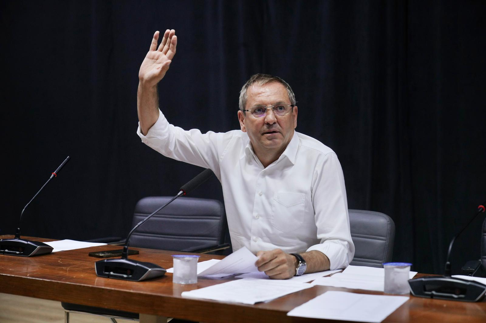 AYVALIK BELEDİYE BAŞKANI MESUT ERGİN “SİZ YETER Kİ OKUYUN, BİZ HER ZAMAN YANINIZDAYIZ”