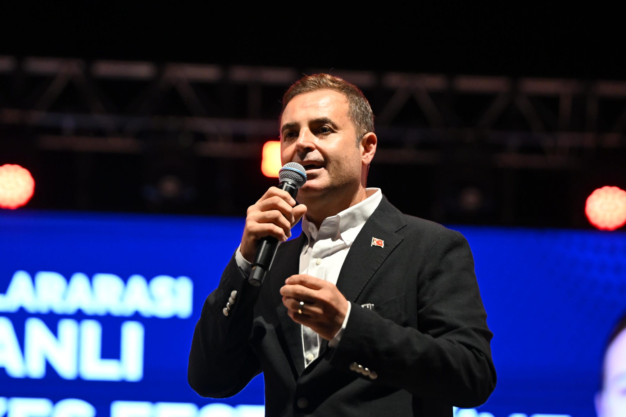 Akın Bizler hep birlikte büyük bir aileyiz