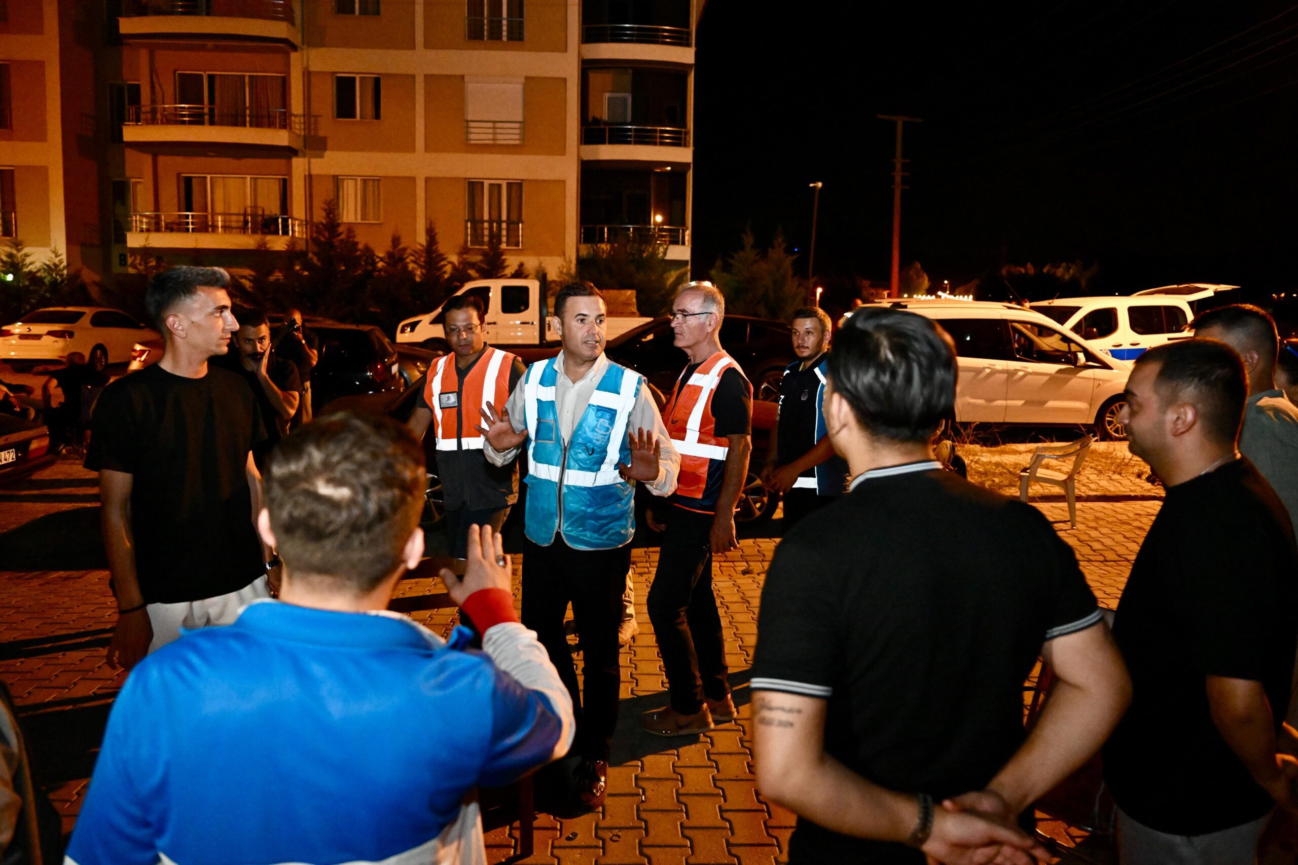 Büyükşehir 192 araç ve 516 personelle deprem bölgesinde