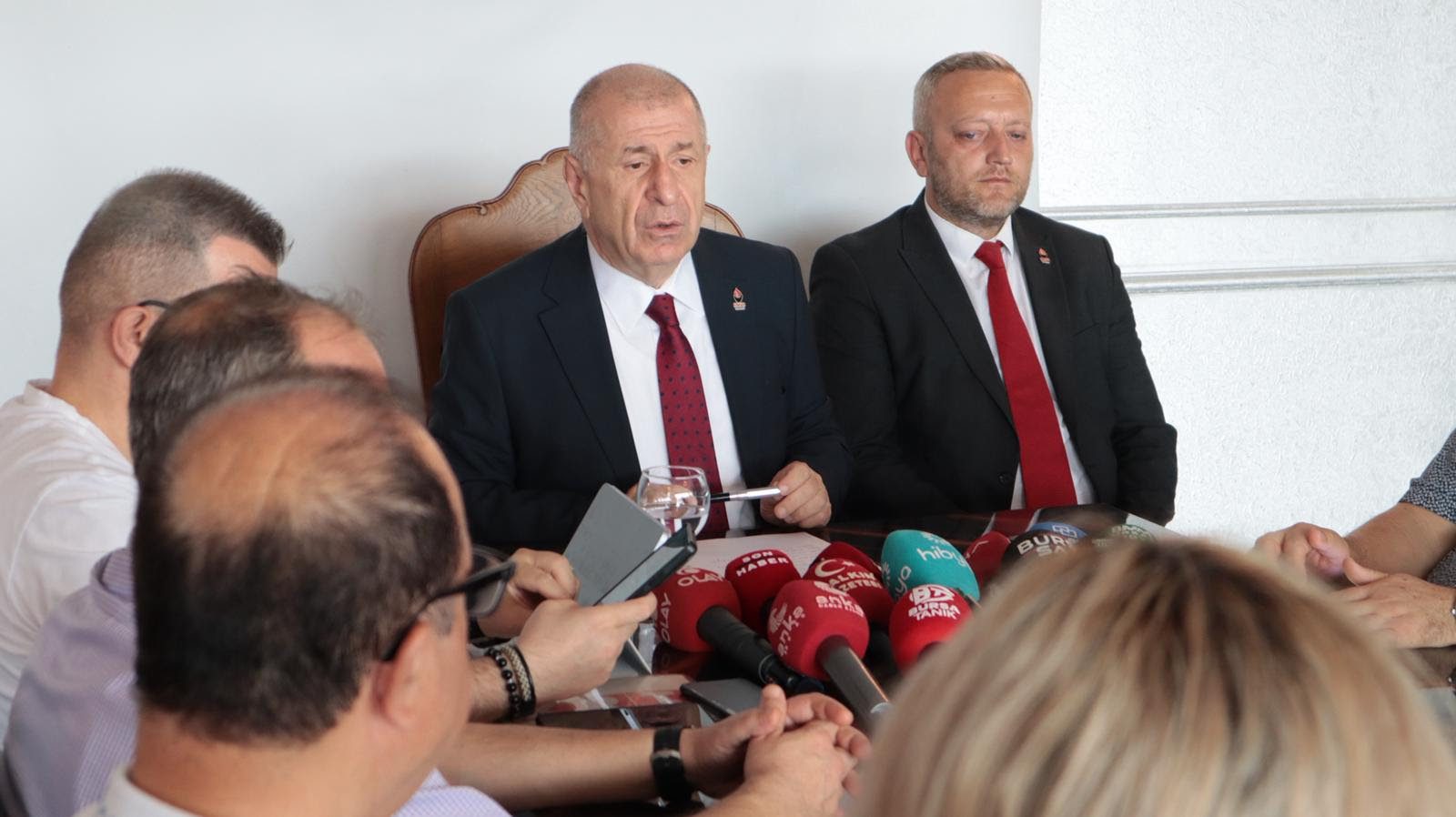 Ümit Özdağ: “Öcalan Türkiye’ye demokrasi getiriyormuş.”