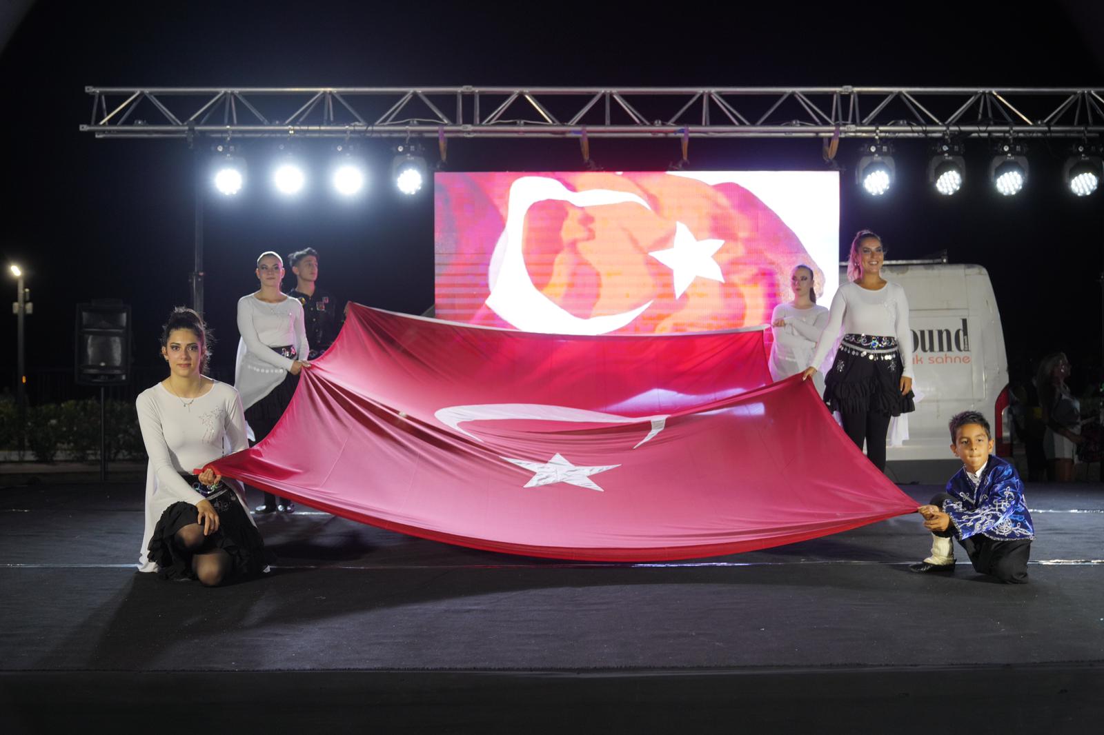 AYVALIK’TA KÜLTÜREL COŞKU; SARIMSAKLI TROPHY ULUSLARARASI KÜLTÜR HALK OYUNLARI FESTİVALİ…