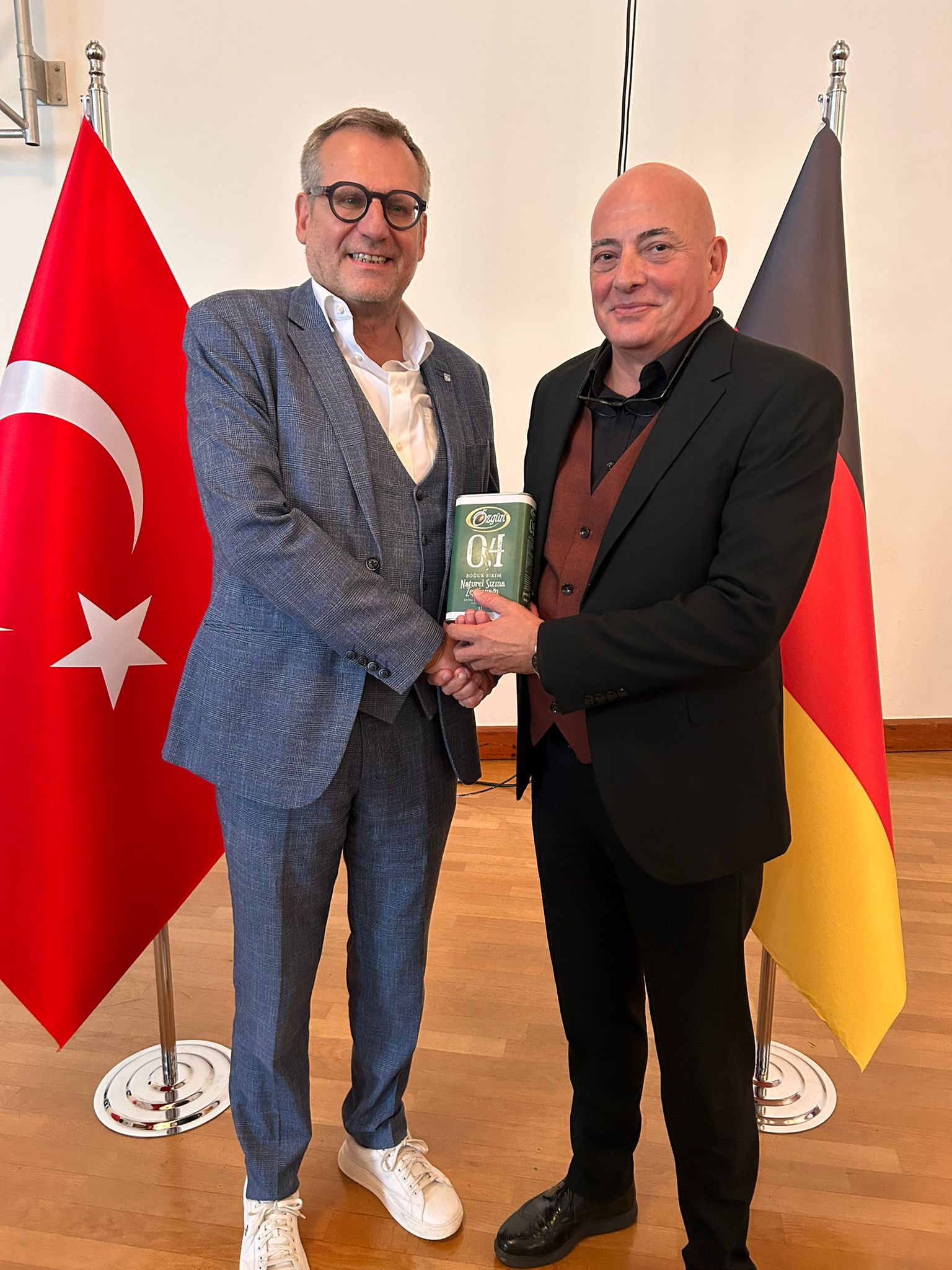 Özgültekin, “Ayvalık’ta zaman yavaşlıyor, hayat güzelleşiyor”