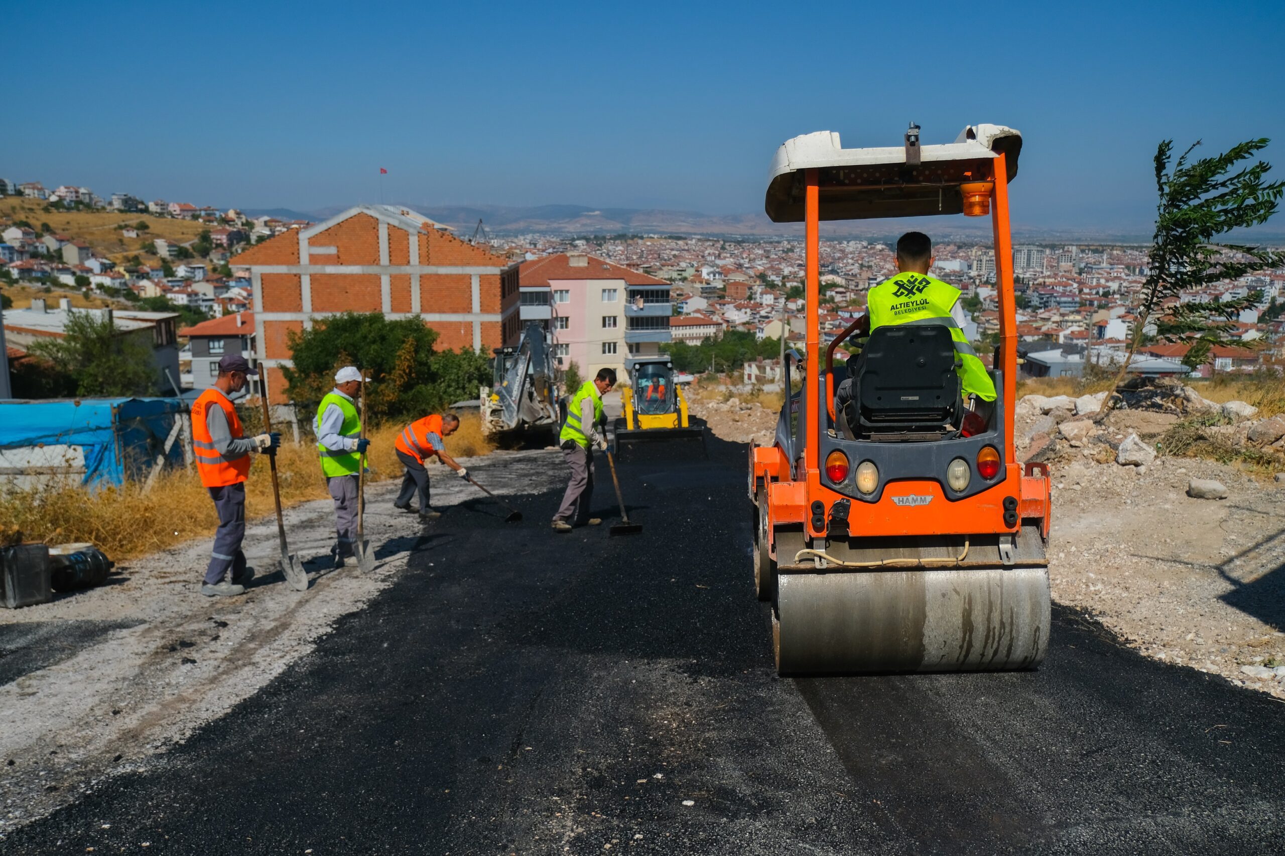 ALTIEYLÜL BELEDİYESİ’NDEN ALTYAPI VE ÜSTYAPI HAMLESİ