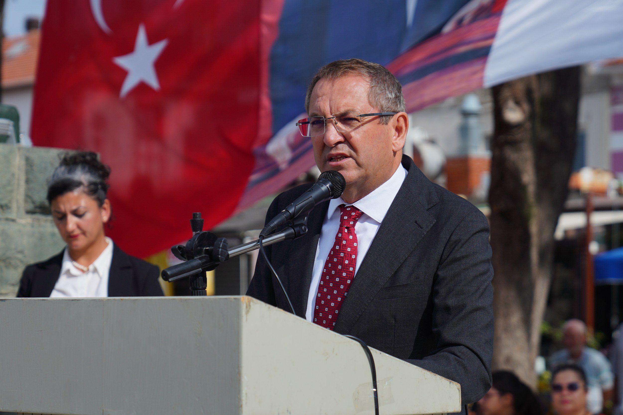 Ayvalık’ın düşman işgalinden kurtuluşunun 103. yılı, Cumhuriyet Meydanı’nda düzenlenen etkinliklerle coşkuyla kutlandı.