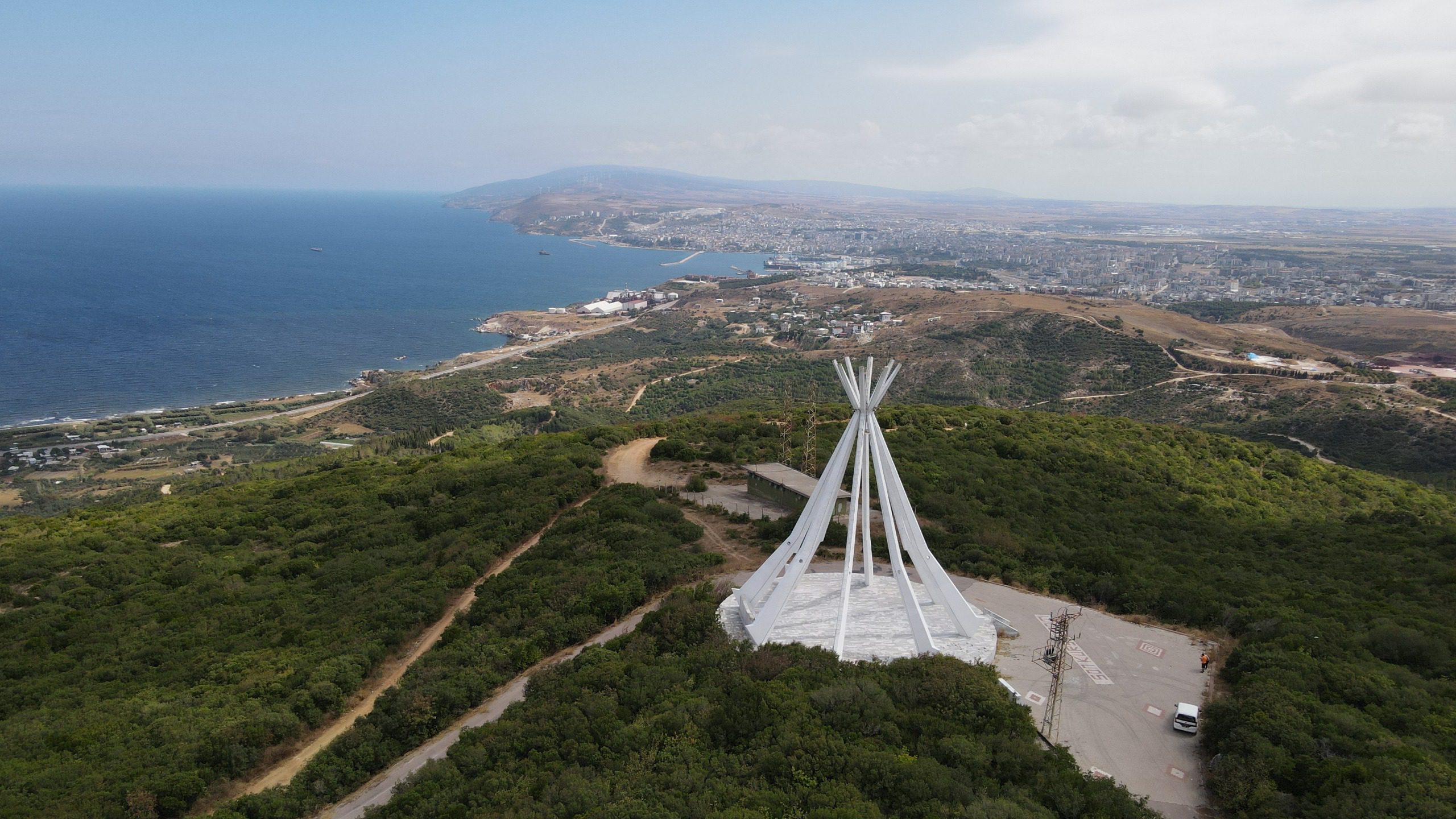 Başkan Ahmet Akın, Son Kurşun Anıtı’na giden yolu asfaltla buluşturdu
