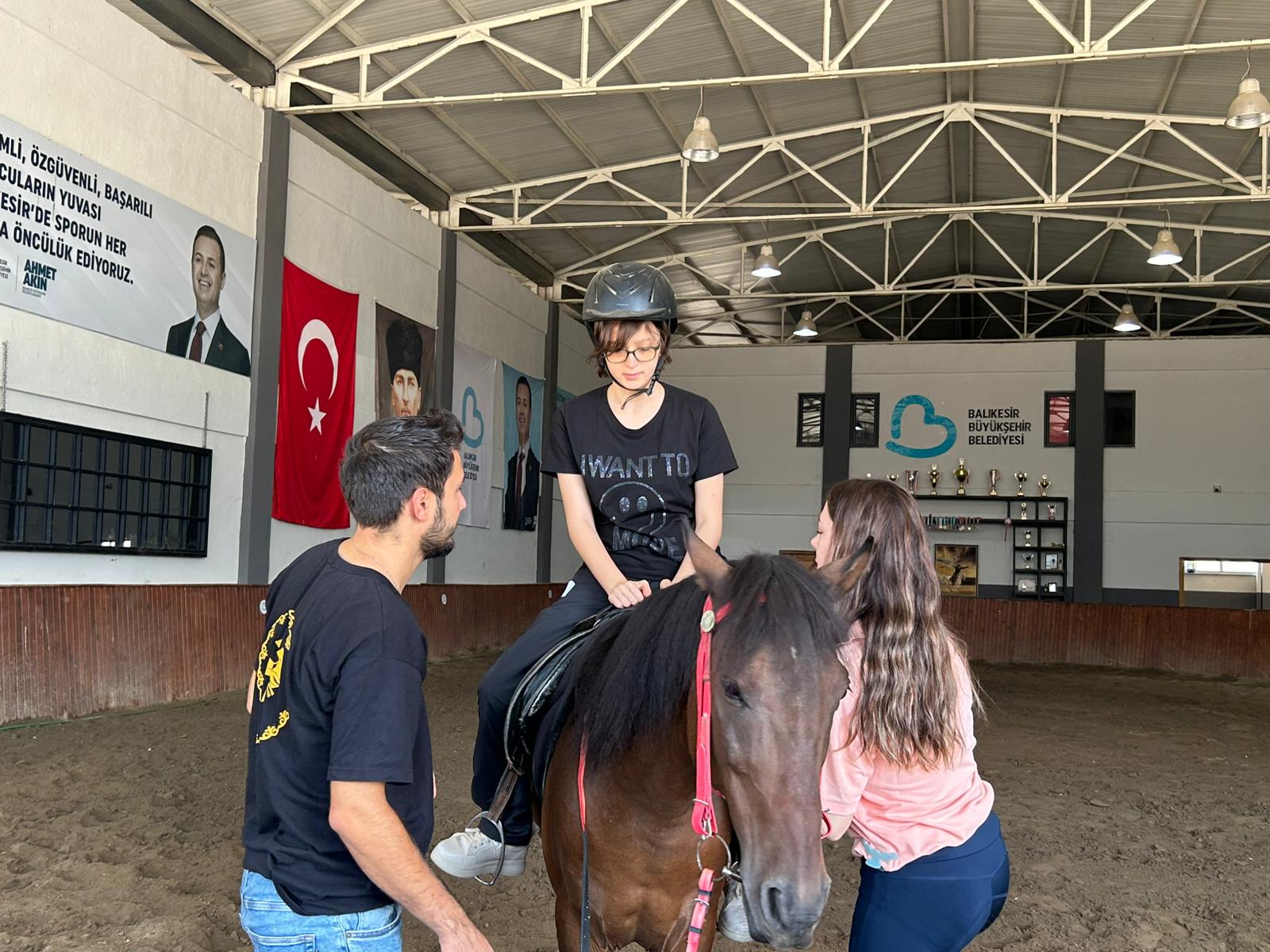 Büyükşehir 65 özel bireyi hipoterapiyle buluşturdu