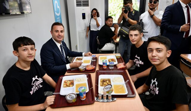 buyuksehir_ogrenciler_icin_yakin_mutfaki_hizmete_acti_3