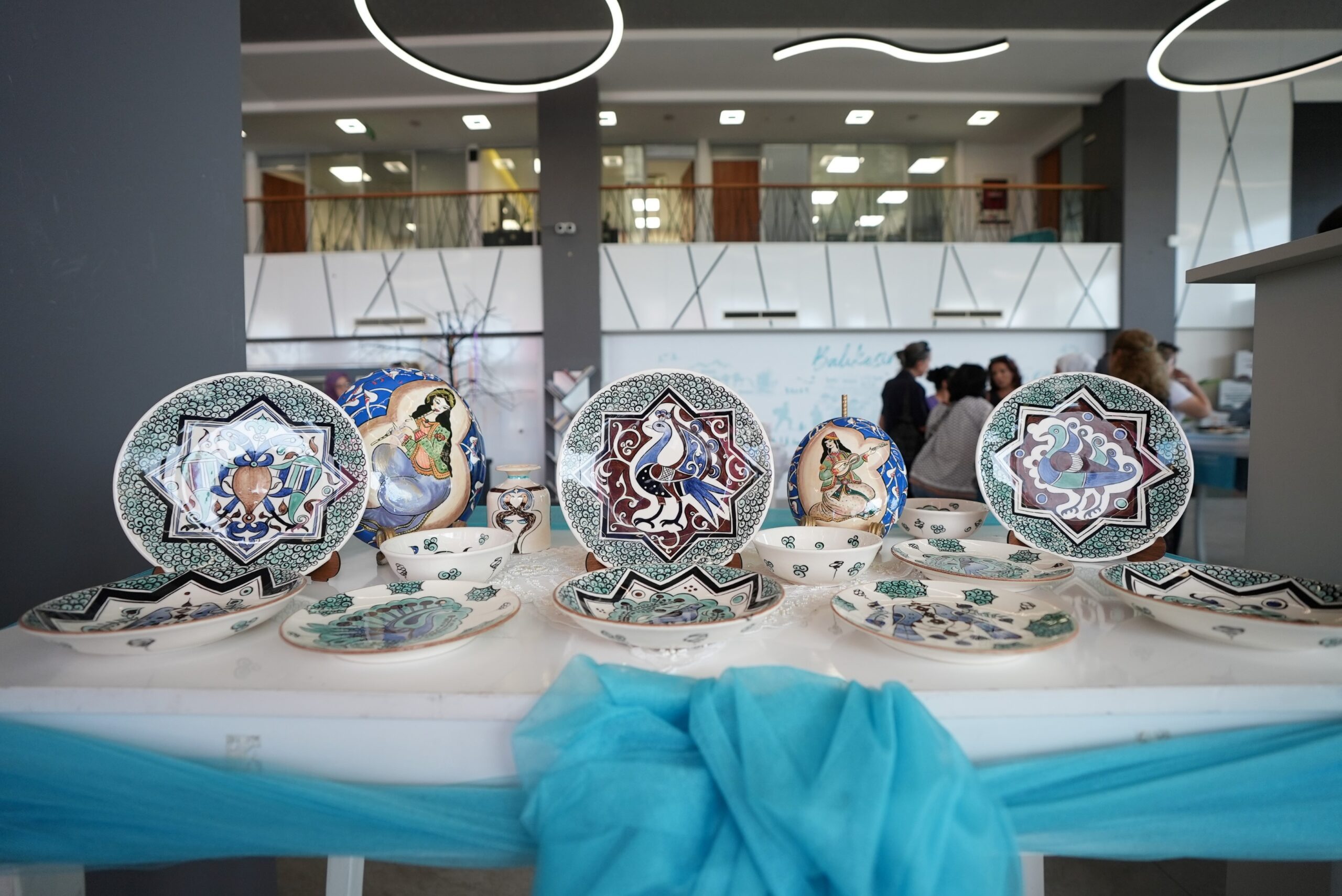 Mavinin Lâl Hali sanatseverlerle buluşuyor