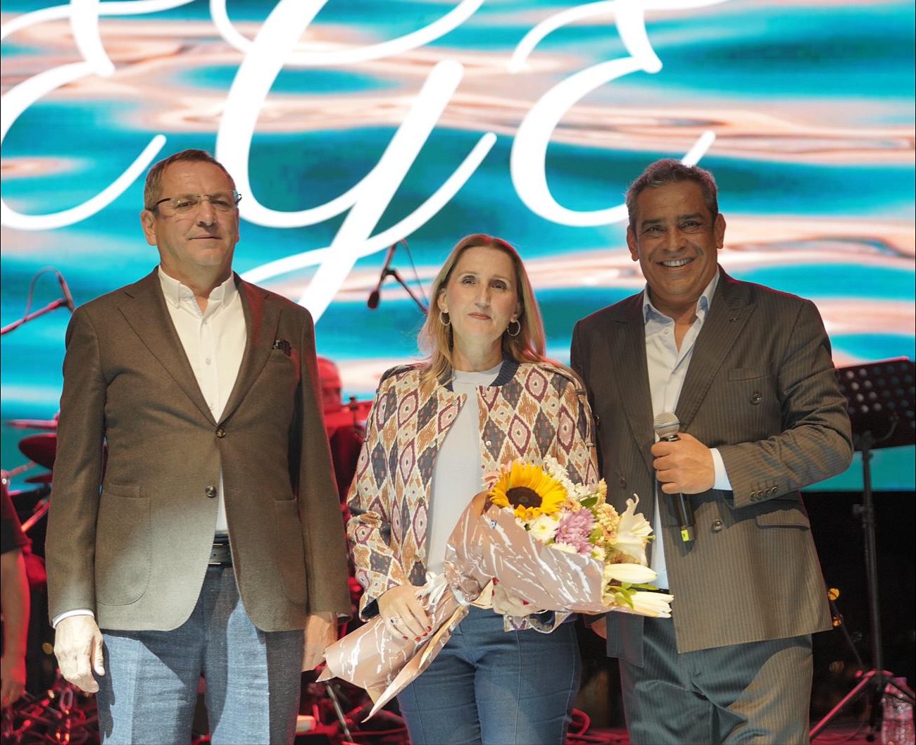 20. Ayvalık Uluslararası Zeytin Hasat ve Turizm Festivali’nde müzik dolu gece…