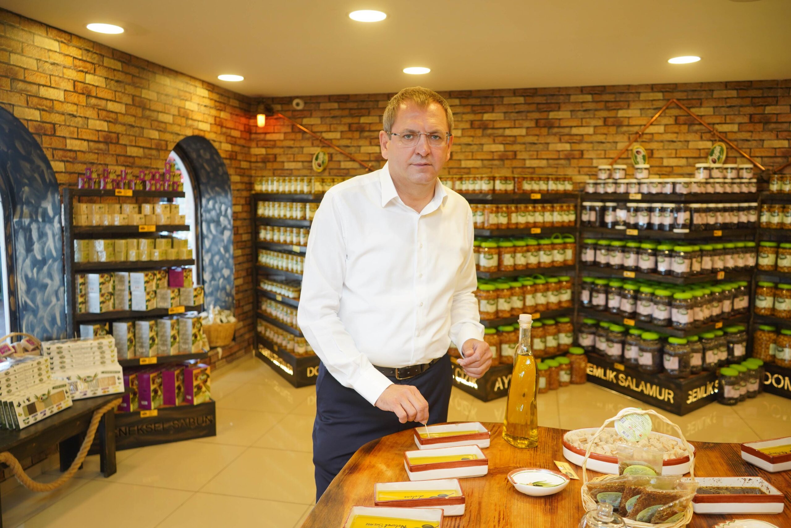 Ayvalık Belediye Başkanı Mesut Ergin’den internet üzerinden Ayvalık zeytinyağı alacak olan tüketicilere uyarı!