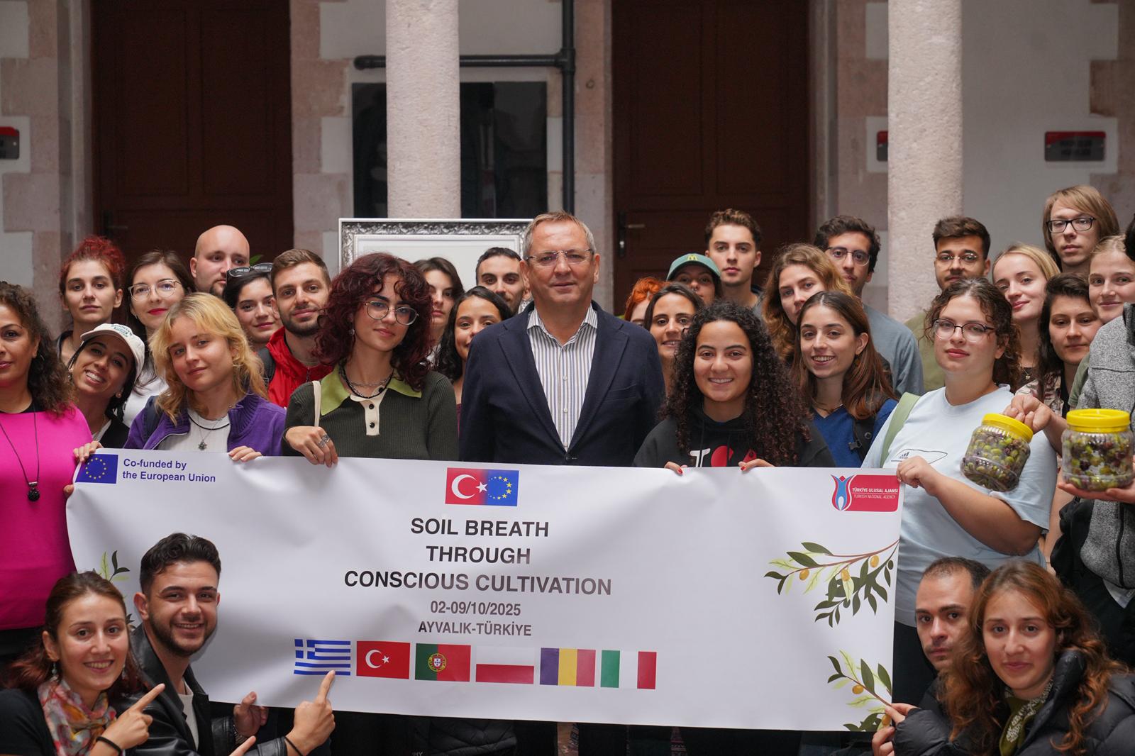 Ayvalık’ta Uluslararası Gençlik Projesi Kapsamında Zeytin Kültürü Deneyimi
