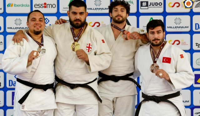 0965b566-6c1c-45b2-9e21-b7b87814ee53