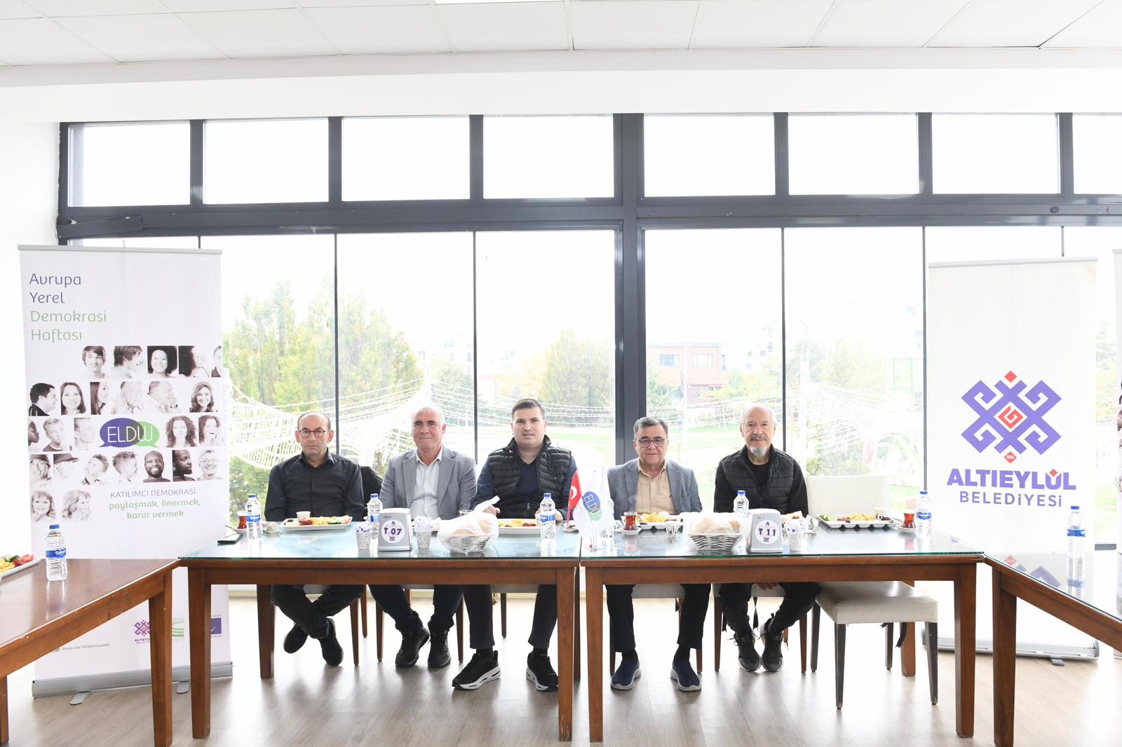 ALTIEYLÜL’ÜN GENÇ SPORCULARI KAHVALTIDA BULUŞTU