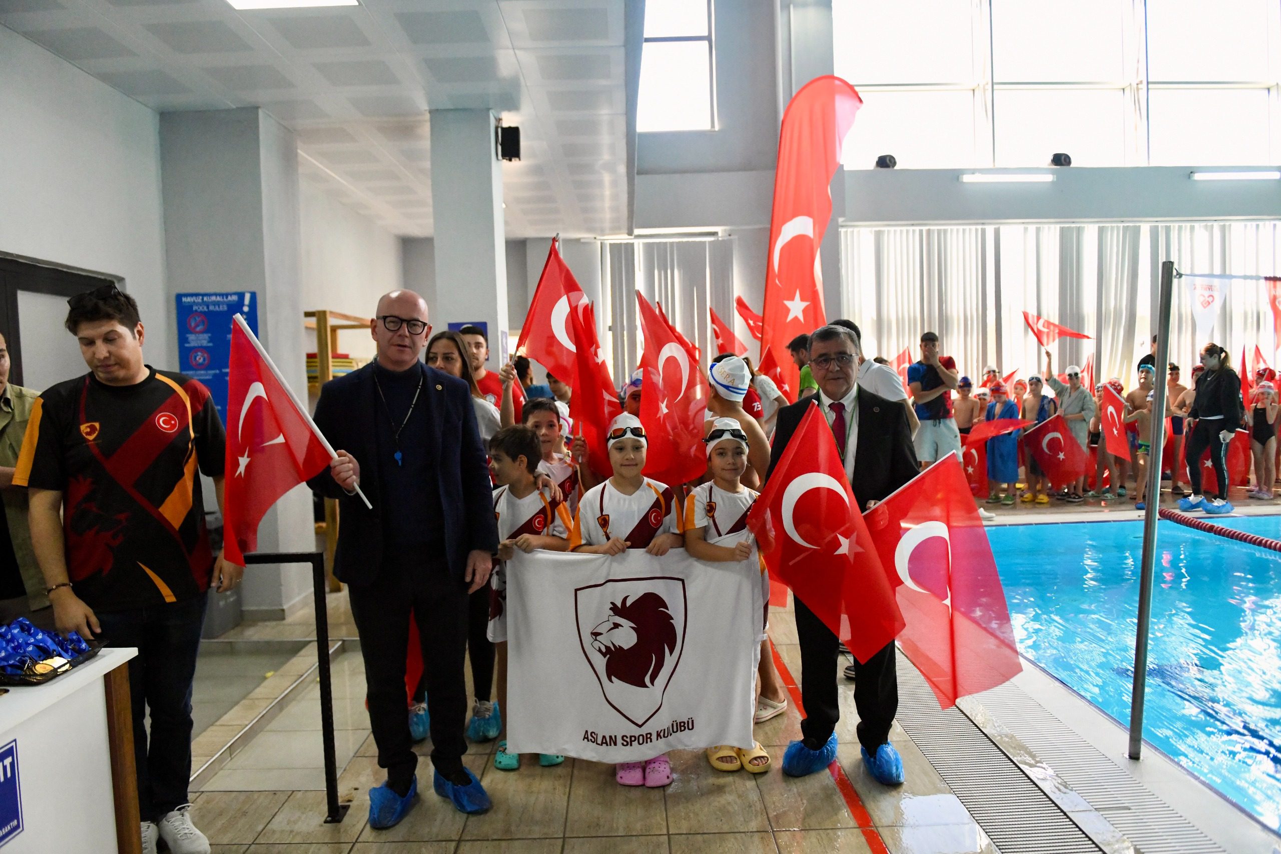 ALTIEYLÜL’DE CUMHURİYET COŞKUSU DOLU DOLU YAŞANDI