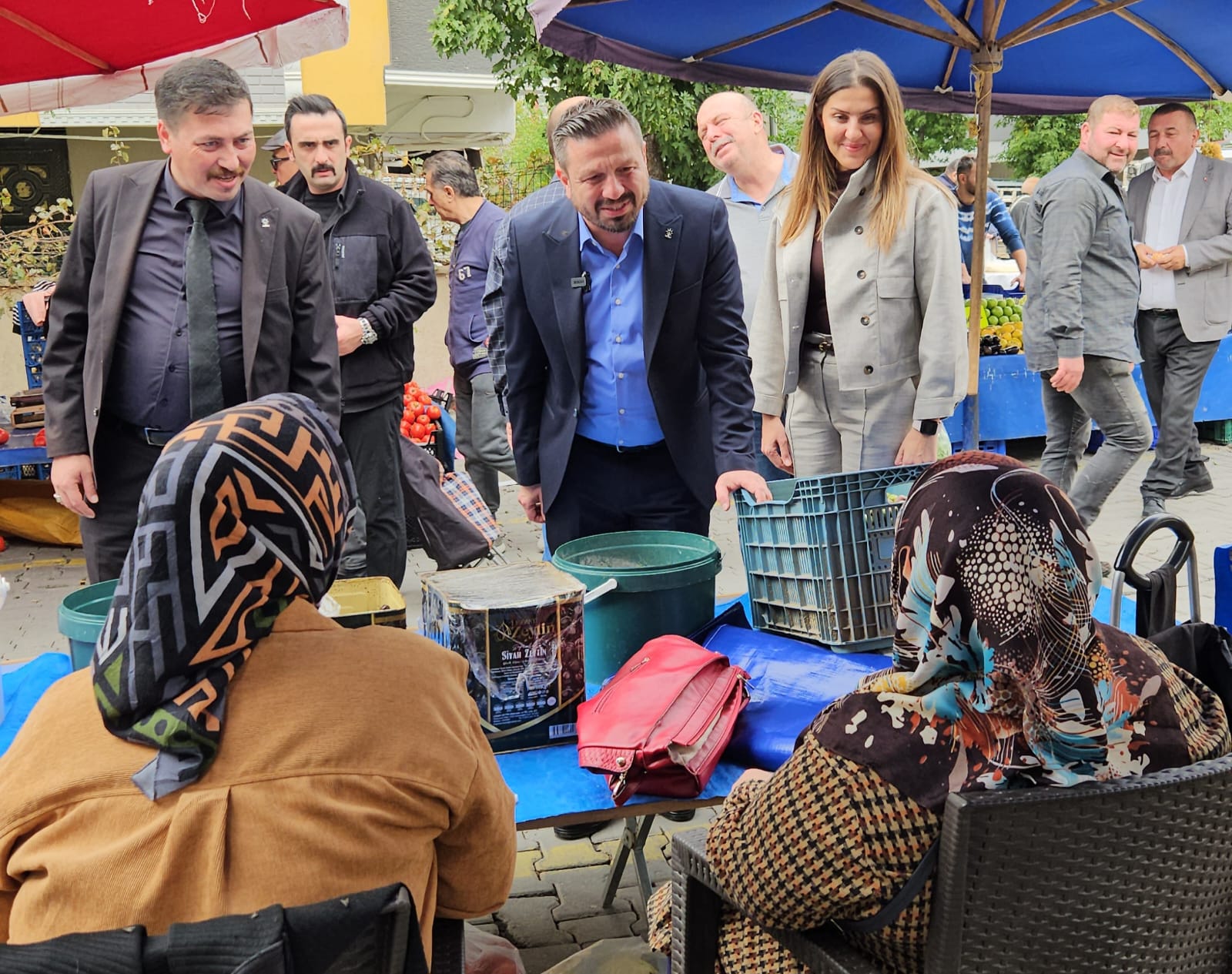 AK Parti İl Başkanı Mehmet Aydemir Edremit’i de gönülleri de fethetti