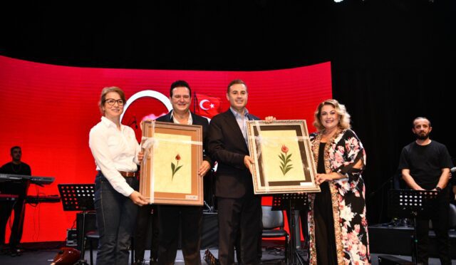 balikesirlilerden_uc_gun_suren_10.10_etkinliklerine_yogun_ilgi__15