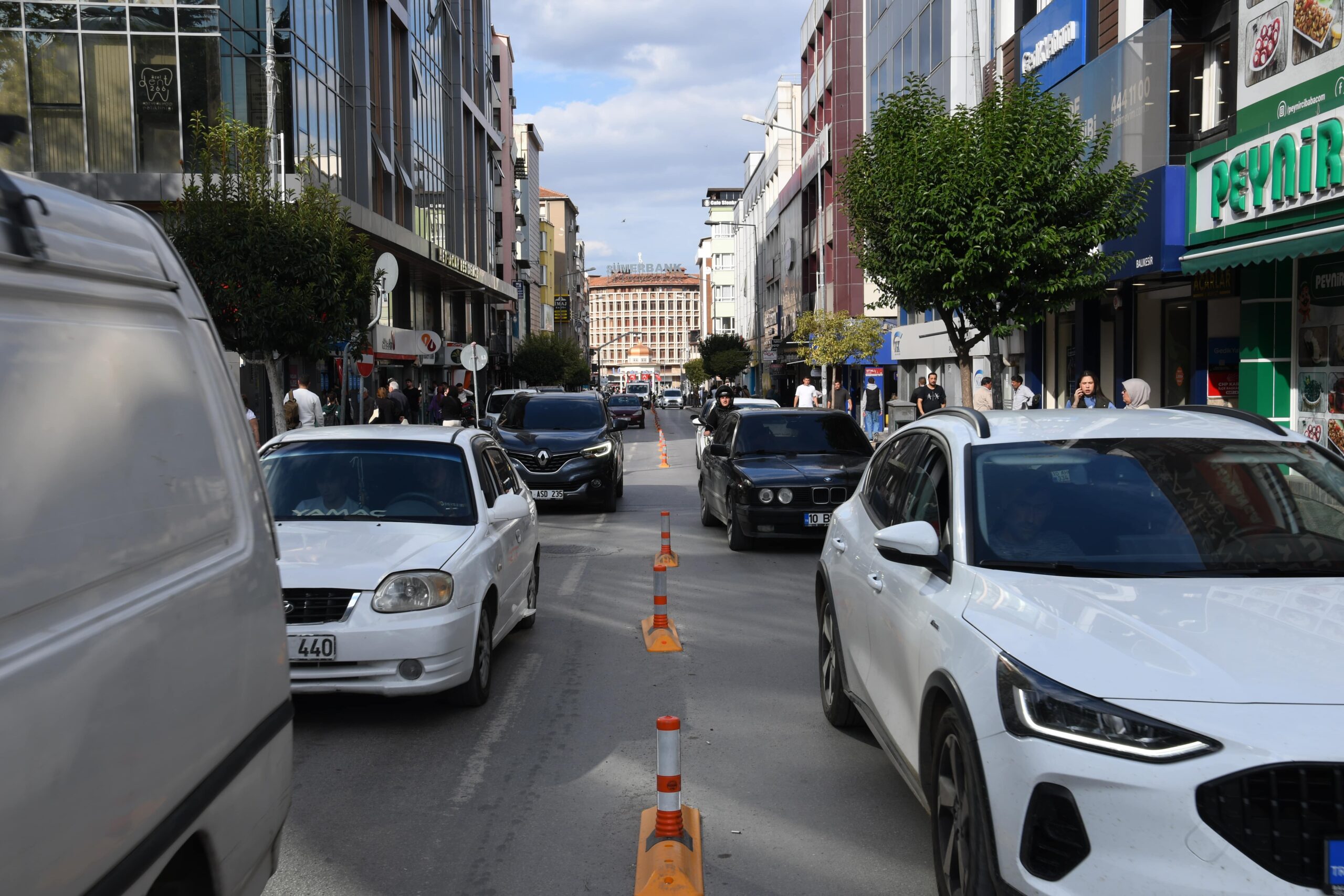 Büyükşehir’den çift sıra park sorununa çözüm