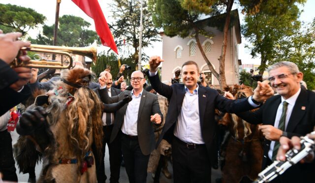 buyuksehirden_dunya_balikesirliler_gununde_muhtesem_kortej_11