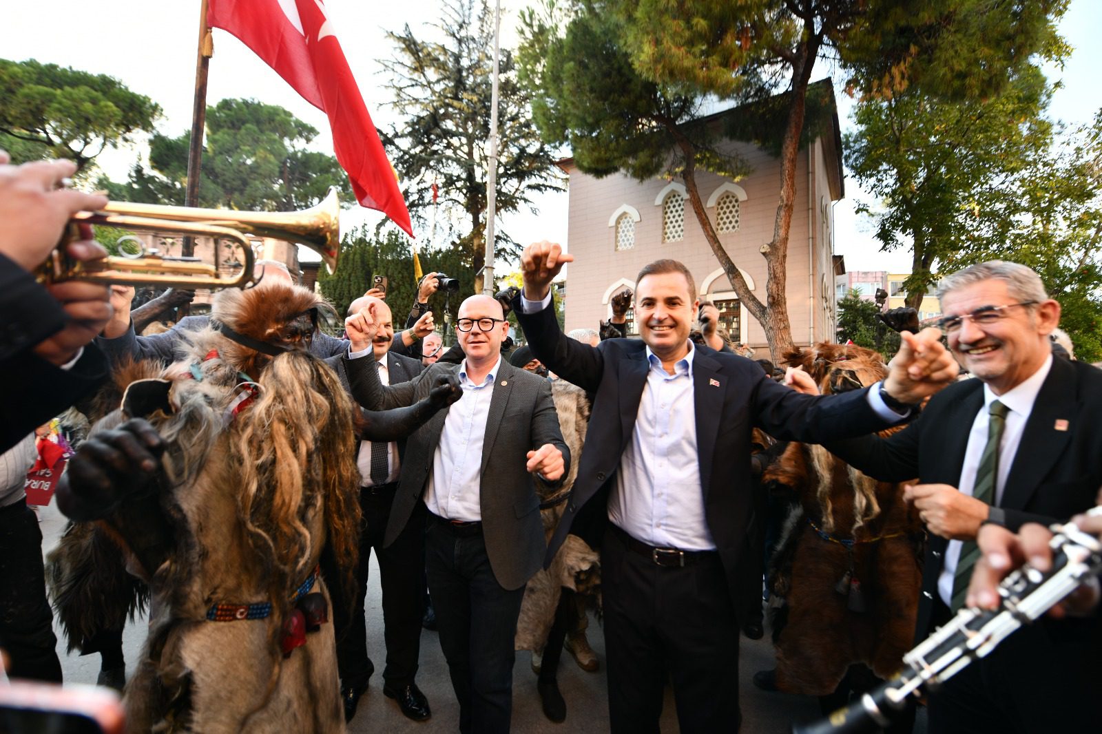 Büyükşehirden Dünya Balıkesirliler Günü’nde muhteşem kortej