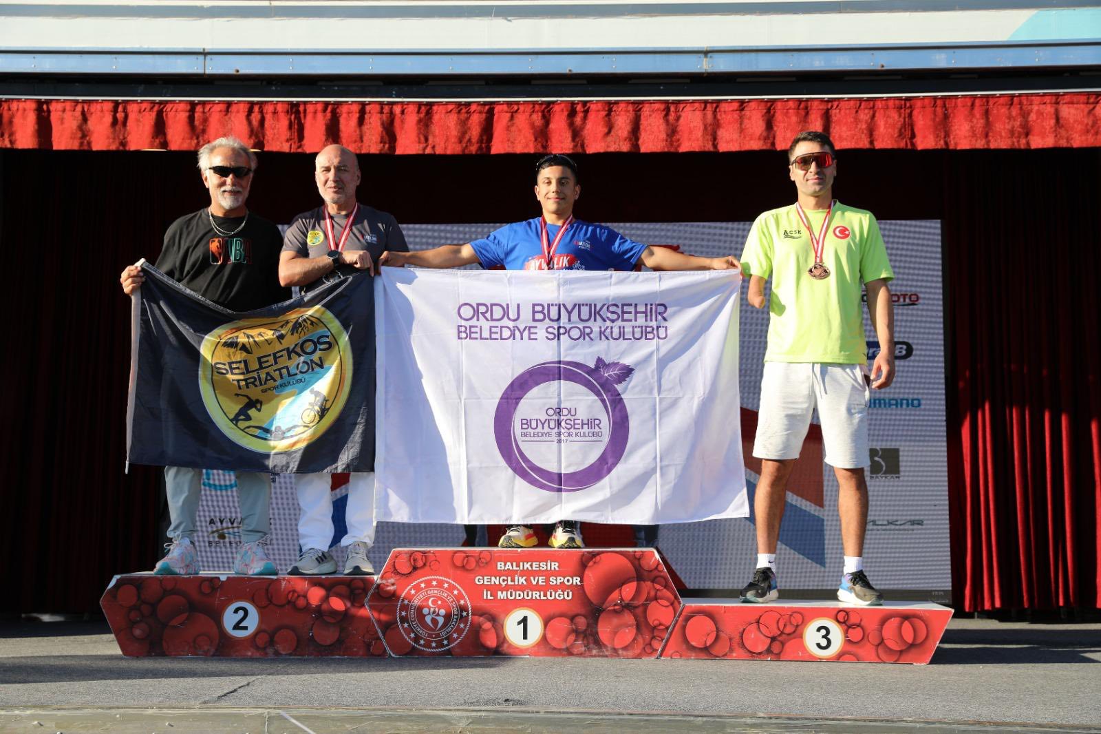 Ayvalık’ta triatlon rüzgarı esti