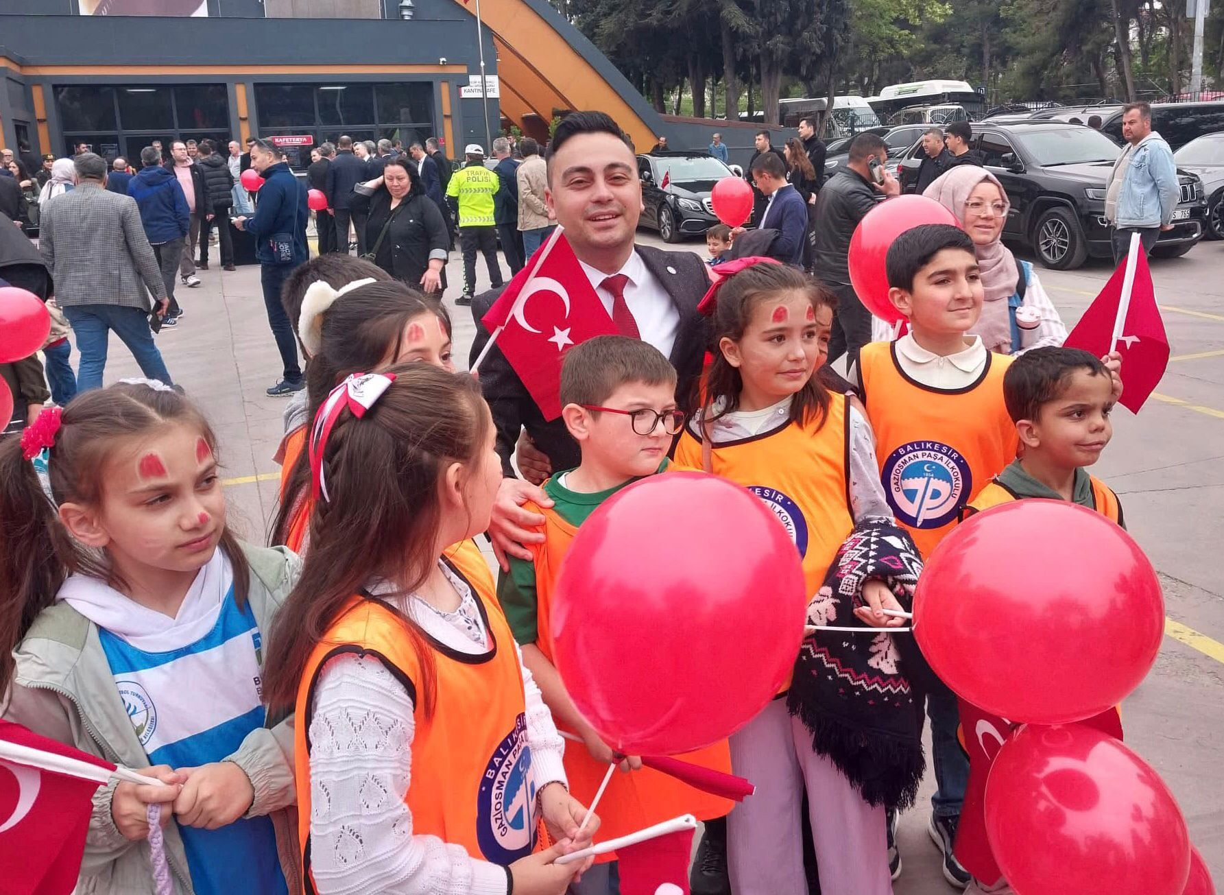 İYİ Parti Karesi İlçe Başkanı Cahit Can Tekin’den Dünya Çocuklar Günü Mesajı
