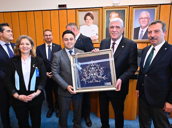 İYİ Parti Karesi İlçe Başkanlığından Ankara Çıkarması: Genel Başkan Dervişoğlu’na Balıkesir Temsili Hediye