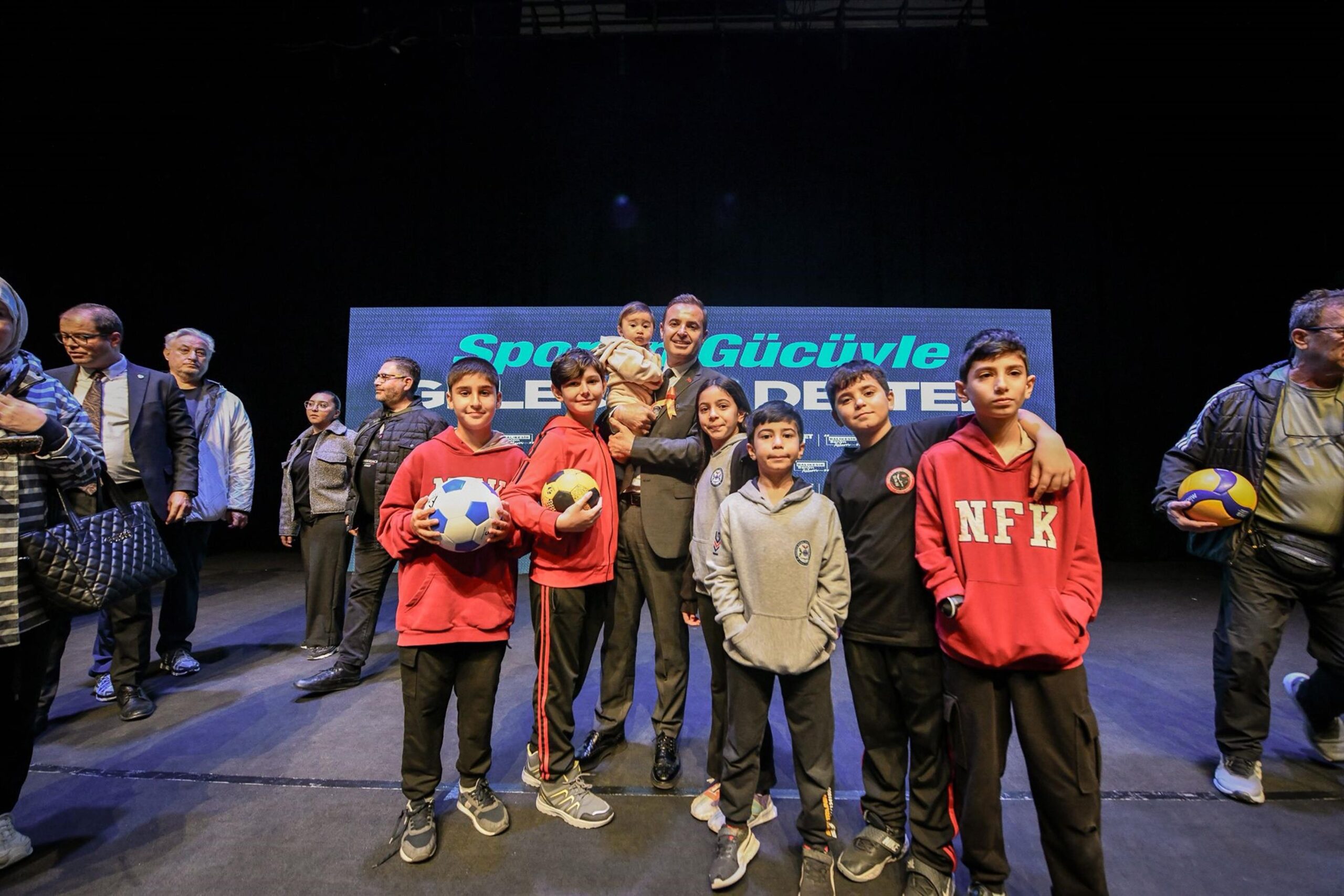 Akın Balıkesir imizi hep birlikte sporun merkezi yapacağız