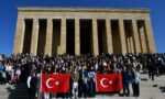 balikesirli_gencler_atanin_huzurunda_1