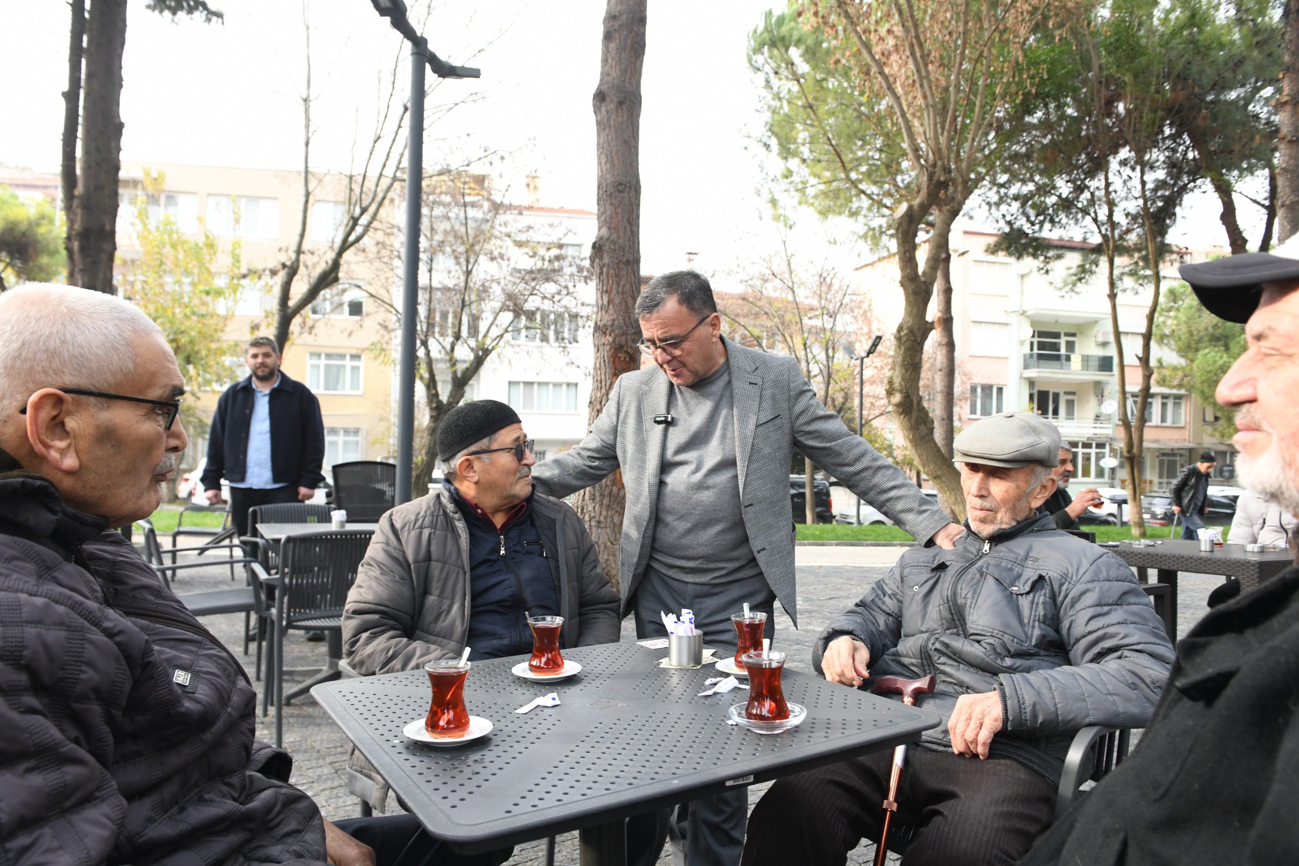 BAŞKAN ŞEHİRLİ EMEKLİ KAFE’DE VATANDAŞLARLA BULUŞTU