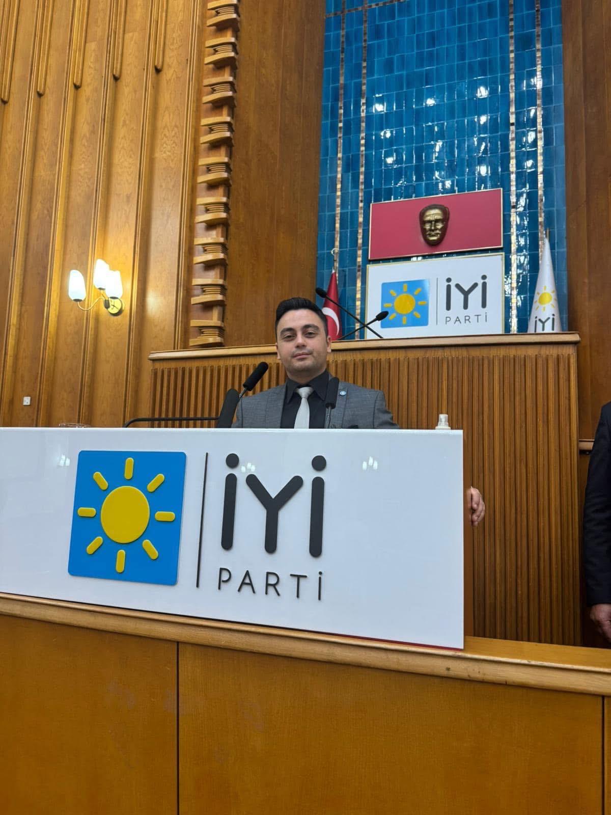 İYİ Parti Karesi İlçe Başkanı Cahit Can Tekin 4 Aralık Dünya Madenciler Günü ile ilgili basın açıklaması gerçekleştirdi.