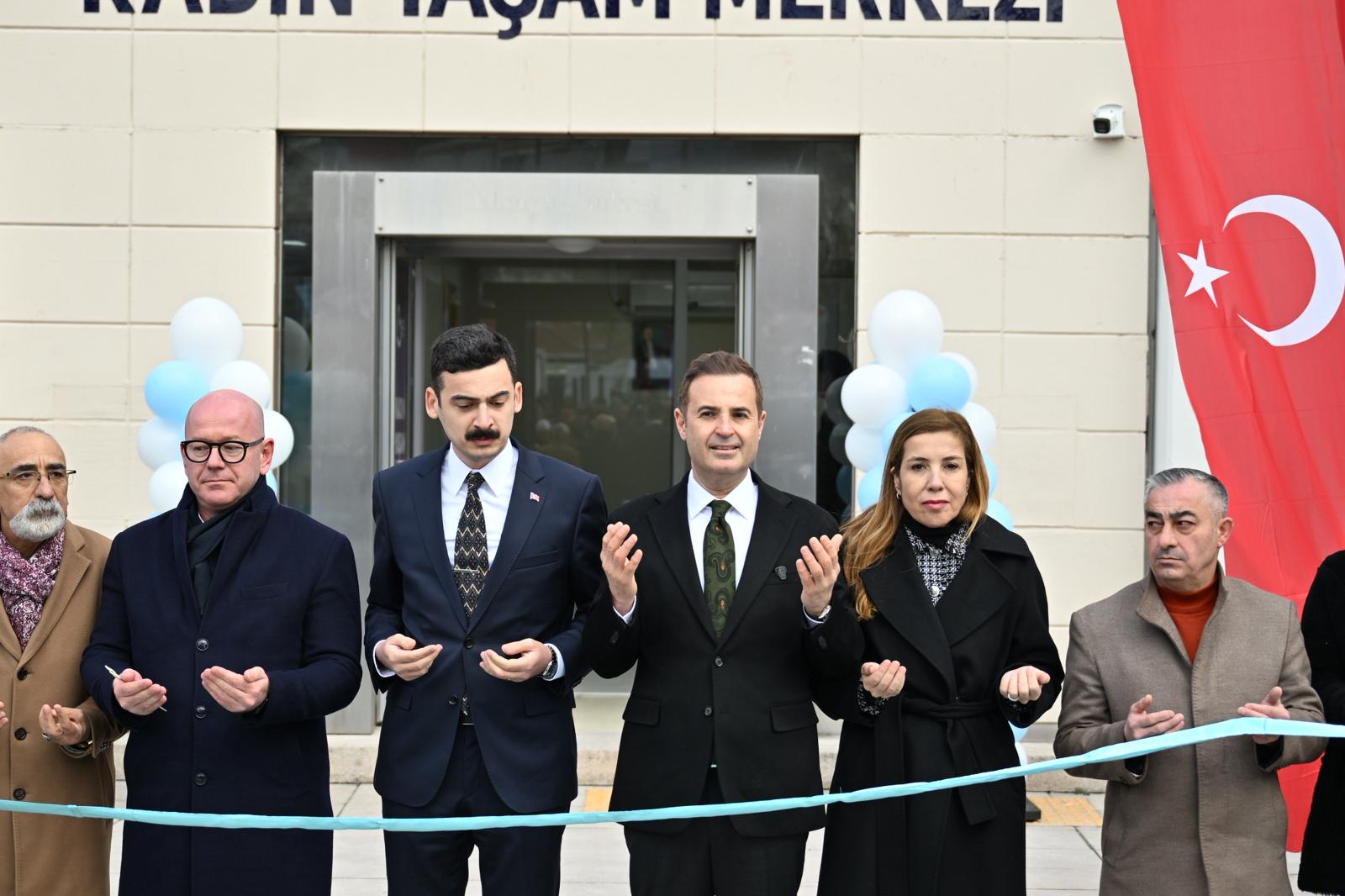 Başkan Ahmet Akın: “Merkezimiz, Manyaslı kadınların sosyal yaşamına değer katacak”