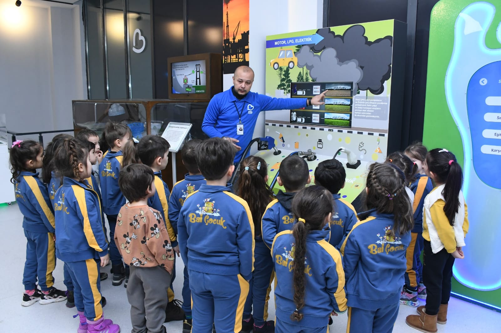 Büyükşehir Çocukları Bilimle Buluşturuyor