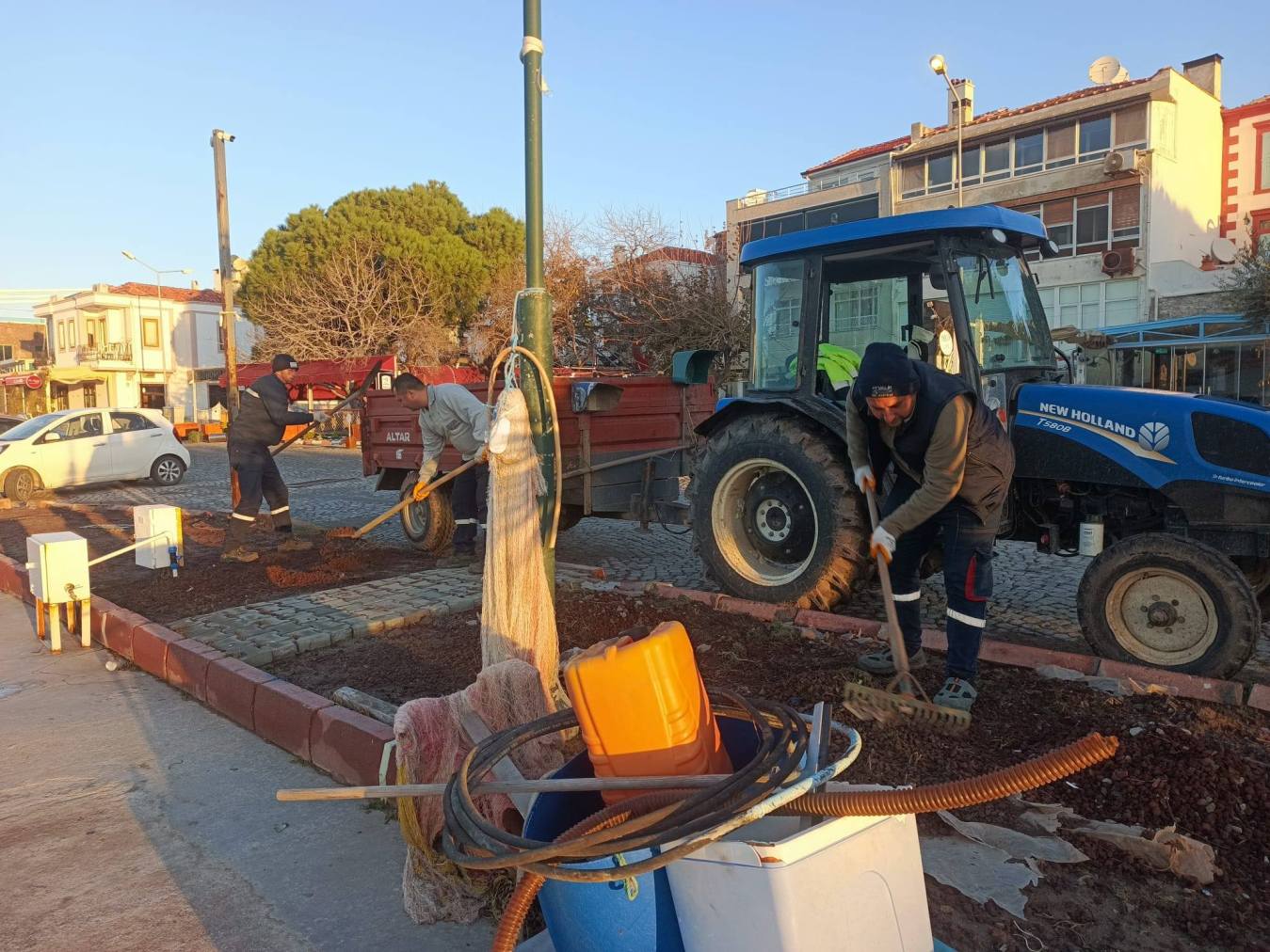 Ekipleri Soğuk Havaya Karşın Sahada…