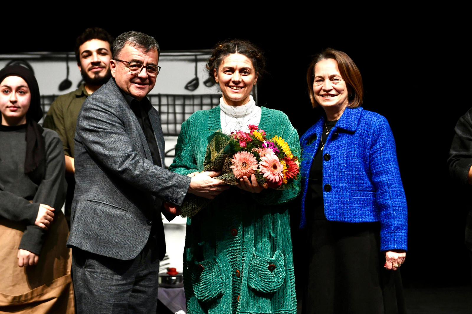 ALTIEYLÜL’DE YARIYIL TİYATRO GÜNLERİ BAŞLADI