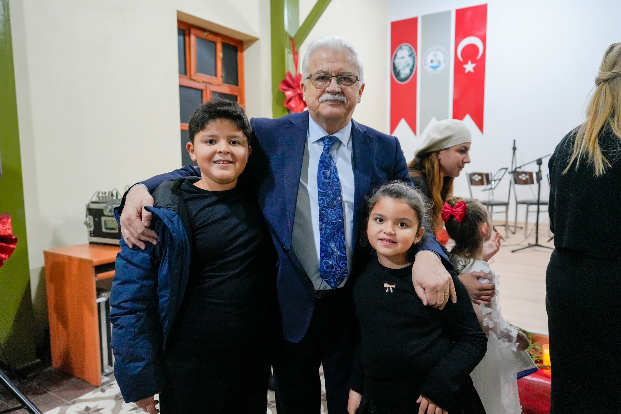 BURHANİYE BELEDİYESİ GÜZ DÖNEMİ KONSERİ BÜYÜK İLGİ GÖRDÜ