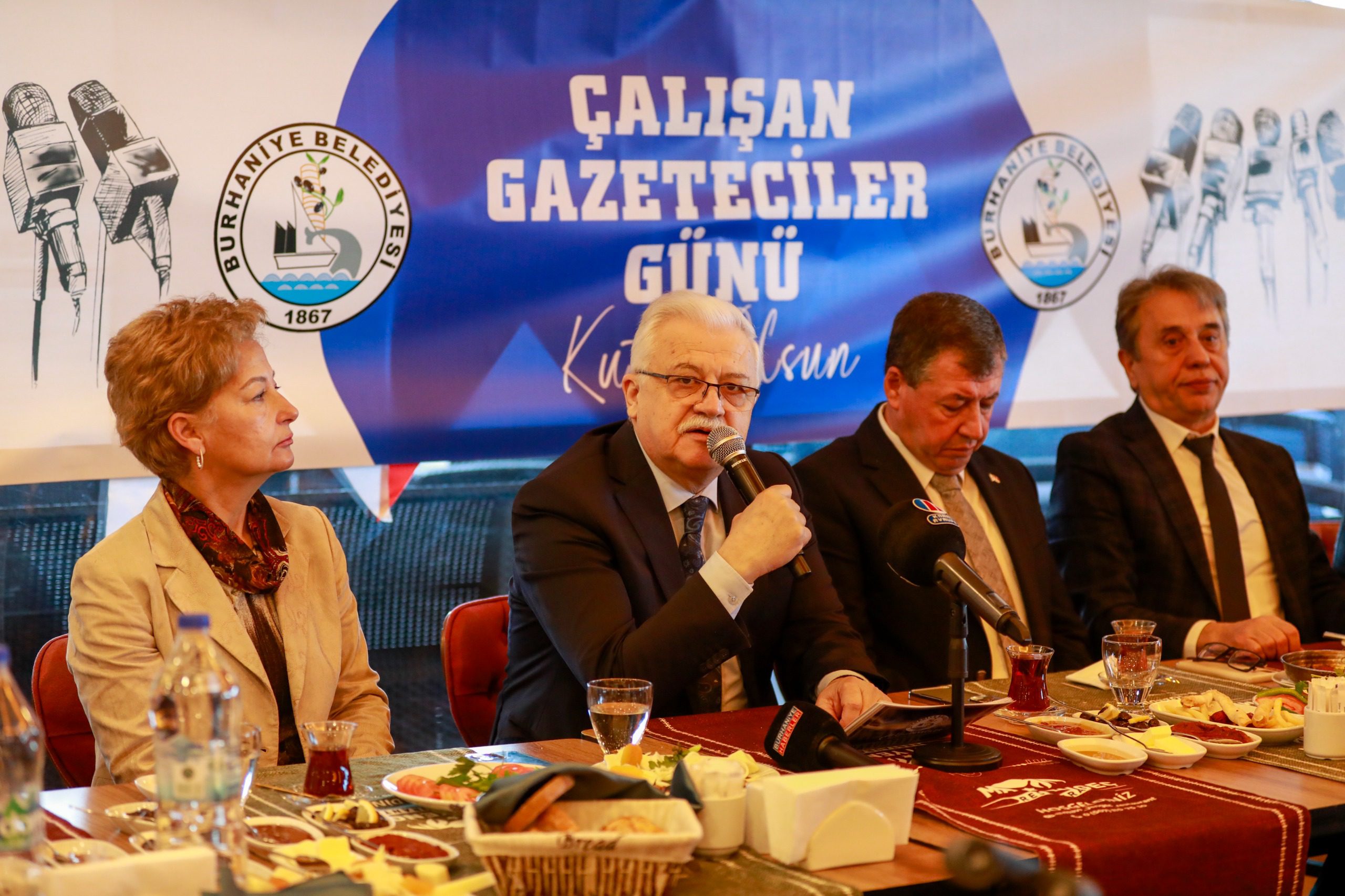 BAŞKAN DEVECİLER BASIN EMEKÇİLERİ İLE BULUŞTU