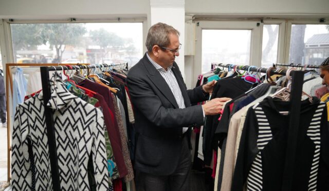MADDİ DURUMU YETERSİZ VATANDAŞLARA ÜCRETSİZ SOSYAL MARKET DESTEĞİ (4)