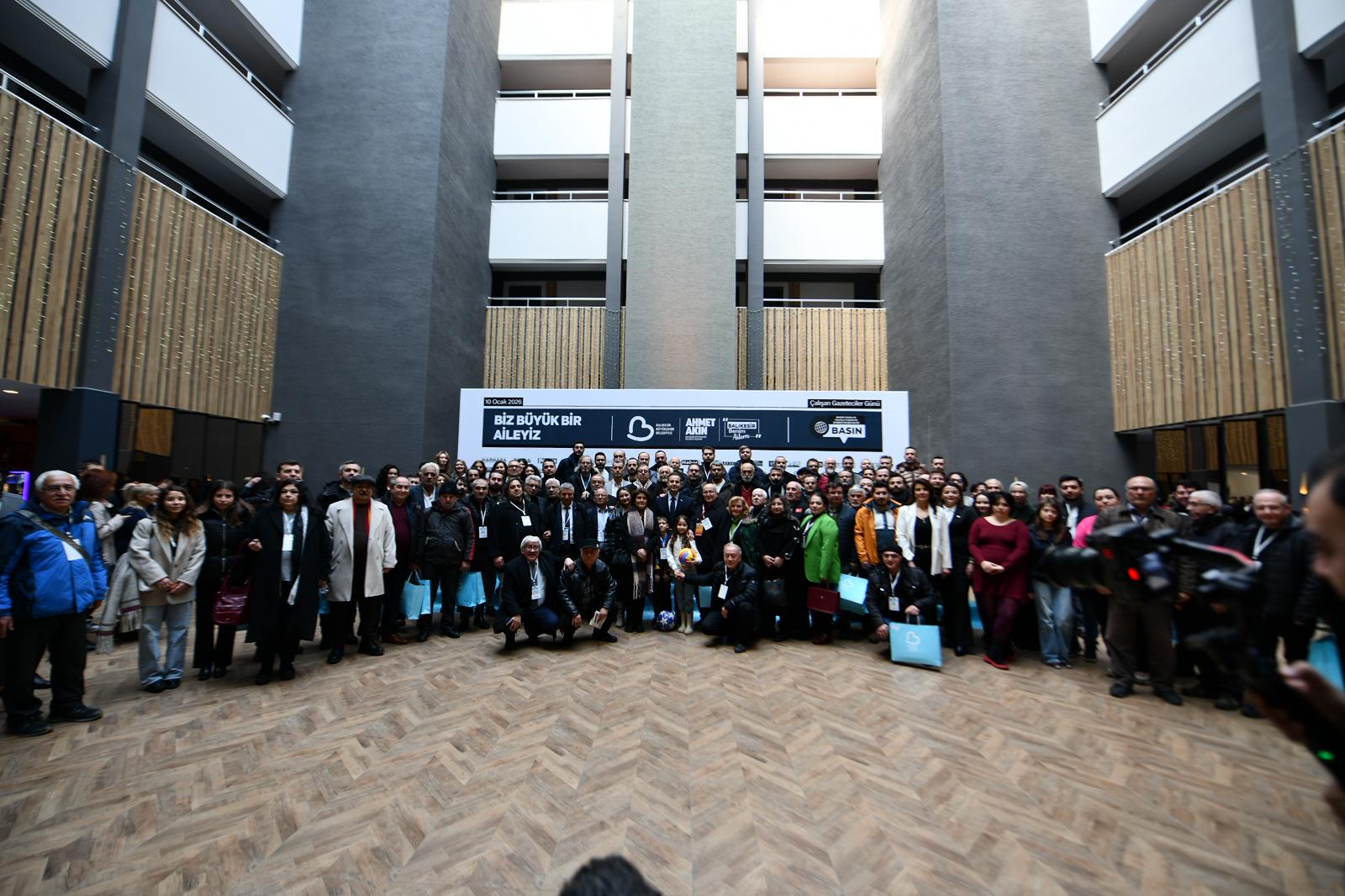 Akın, yerel ve ulusal basın temsilcileriyle buluştu