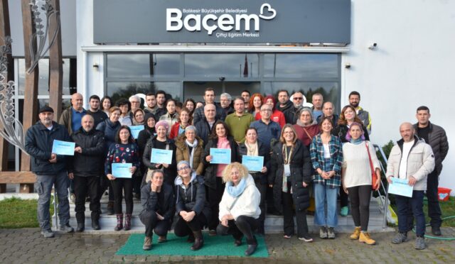 bacemin_2._uygulamali_aricilik_kursuna_yogun_ilgi_1