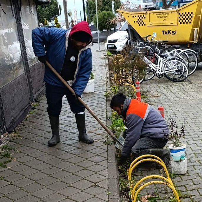 BURHANİYE BELEDİYESİ TEMİZLİK İŞLERİ EKİPLERİ 7/24 SAHADA