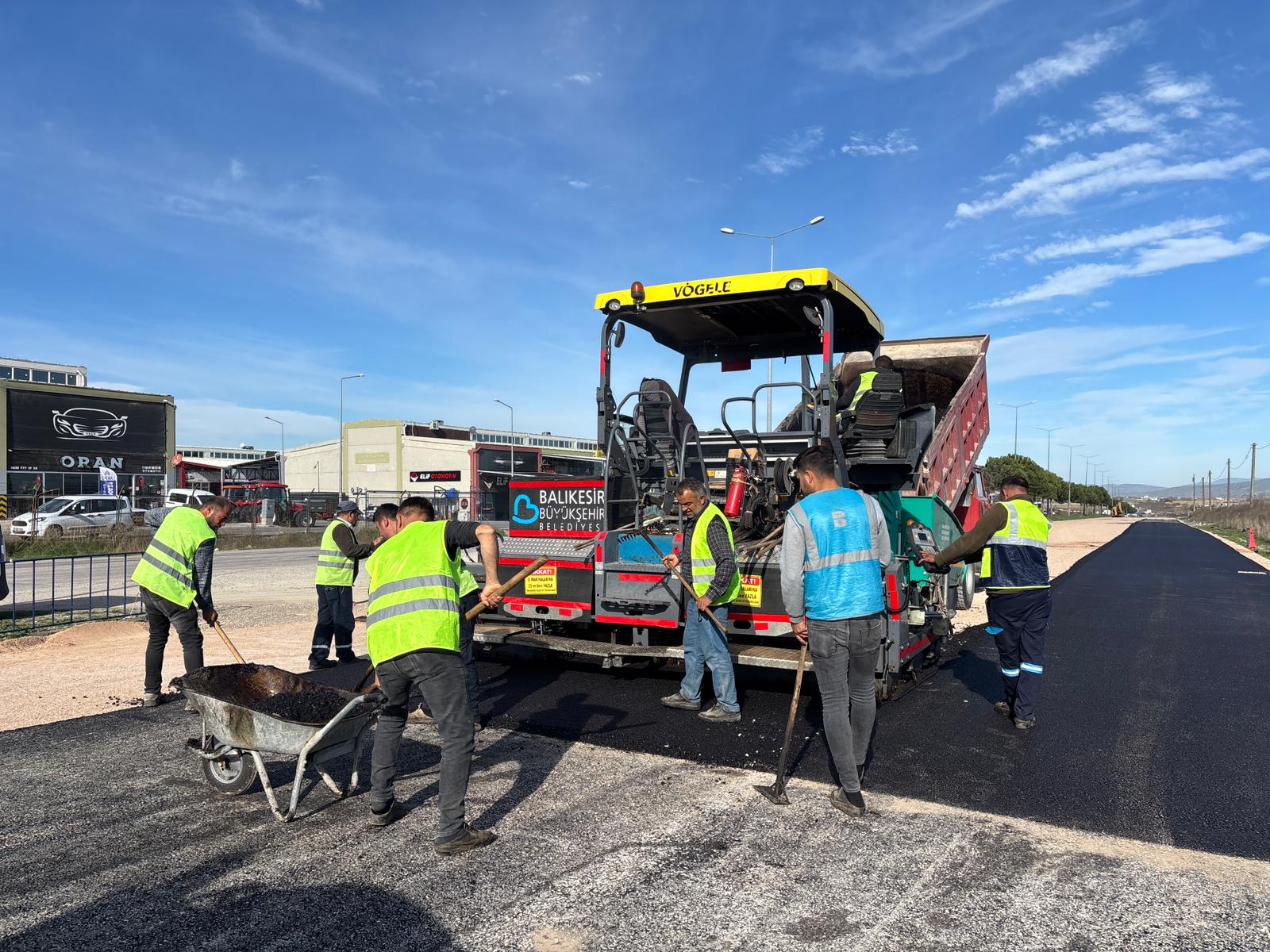 Büyükşehir Belediyesi Gönende son 1 ayda 3 kilometre yolu asfaltla kapladı
