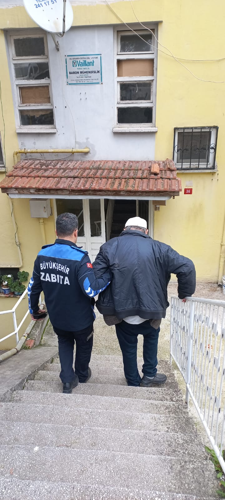 Büyükşehir Belediyesi zorlu hava koşullarında da kimseyi yalnız bırakmıyor