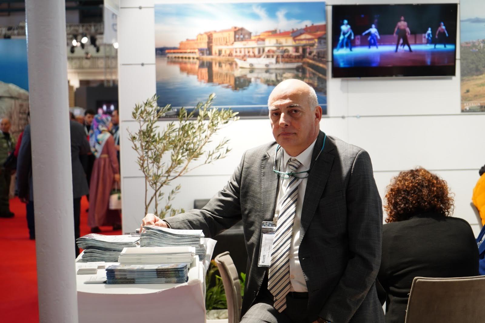 Özgültekin; Ayvalık, “Gel” Diye Çağırmıyor; “Hazırsan Buradayım” Diyor…