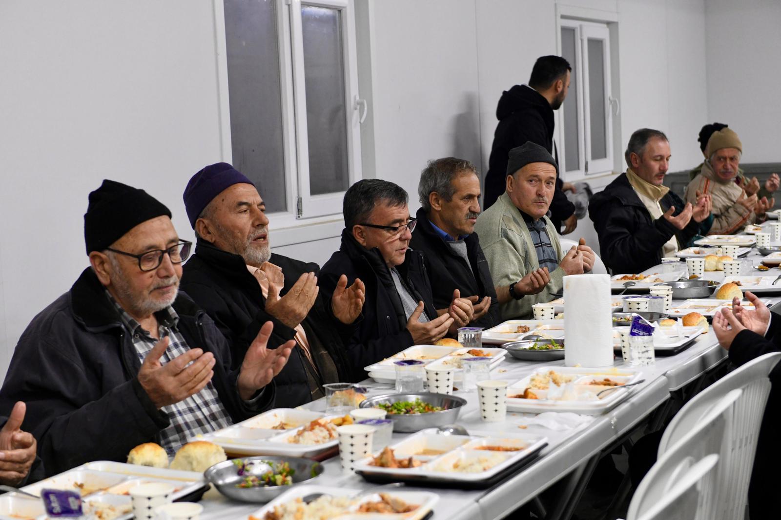 TAŞPINAR KÖYÜ’NDE İLK İFTAR BULUŞMASI