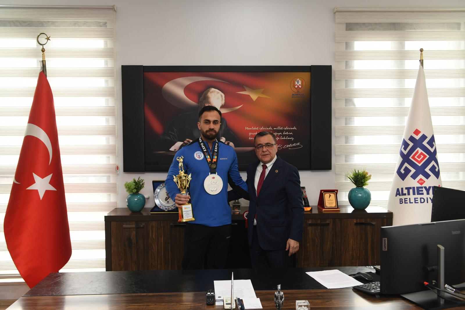 MİLLİ SPORCU ÖMER PULLU, TÜRKİYE ŞAMPİYONASI’NA ALTIEYLÜL BELEDİYESİ ADINA HAZIRLANIYOR